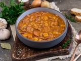 Soupe aux haricots serbe ▷ avec pommes de terre et cabanossi