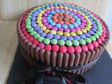 Gâteau d'anniversaire tricolore aux smarties