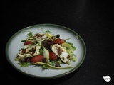Petite salade halloumi grillé et raisins rôtis au miel et au thym