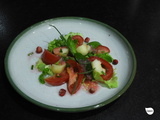 Salade tomate, pêche aux herbes du jardin, vinaigrette de groseille