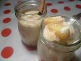 Yaourt à la vanille sur lit de pomme-poire caramélisés à la cannelle et noix du brésil