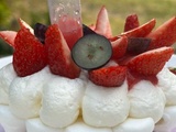 Pavlova individuelle à la fraise