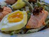 Salade de saumon, haricots verts et sauce yaourt aux olives noires