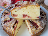 Délicieux gâteau aux yaourt, sans levure, aux fraises et coulis de fraises cru... (Cathytutu, Nigella Lawson)