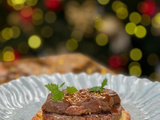 Tournedos de bœuf et foie gras poêlé, pommes Anna et sauce aux pruneaux