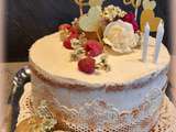 Naked cake d'anniversaire mousse vanille et framboises fraîches