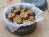 Biscuits ou cookies au beurre de cacahuètes et pépites de chocolat
