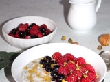 Porridge aux graines de chia et fruits rouges