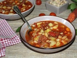 Soupe de pommes de terre aux haricots et chorizo