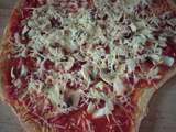 Pizza aux champignons, bacon et fromage