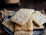 Crackers au levain écarté : croustillants et faciles à préparer