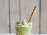 Latte frappe au matcha, et autres parfums; la boisson la plus rafraichissante de l'été