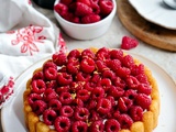 Tarte moelleuse au citron, mousse de ricotta et framboises