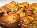 Muffins Maroilles, viande des grisons et olives