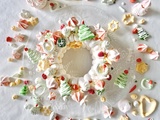 Gâteau de meringue en forme de couronne de Noël