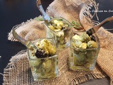 Verrines apéritives aux olives, cornichons, pesto et feta