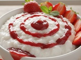 Riz au lait de coco et coulis de fraises : un dessert crémeux et fruité