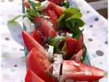 Salade de fraises, tomates, feta et billes de menthe