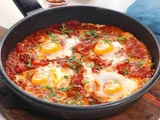 Shakshuka aux tomates et aux œufs