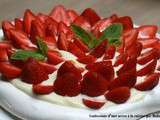 Pavlova au chocolat blanc et fraises, jus de fraises à la menthe et à l'huile d'olive