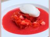 Soupe de fraises, tartare de poivron confit et glace au thym
