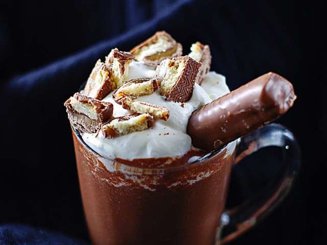 Vrai chocolat chaud à la crème fraîche et marshmallows
