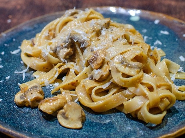 Pâtes crémeuses au miso et aux champignons