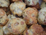 Biscuits apéritif fait maison, cookies au jambon blanc, st nectaire Et cookies chèvre, lardons et noix