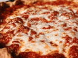 Chicago-Style Deep Dish Pizza Recipe with Rich Tomato Sauce and Cheese