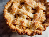 Dutch Apple Pie Recipe with Streusel Crumb Topping