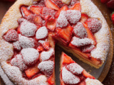 Homemade Strawberry Cake Recipe with Fresh Berries and Creamy Frosting