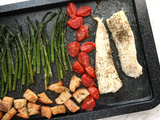 Filet de julienne aux asperges, tomates et croûtons