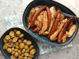 Poulet mariné, merguez et pommes de terre rôties