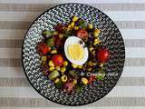 Salade de riz noir, œufs et crudités