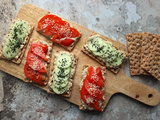 Tartines à la crème de maquereau et crudités