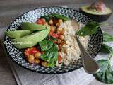 Veggie bowl de boulgour, pois chiches et légumes