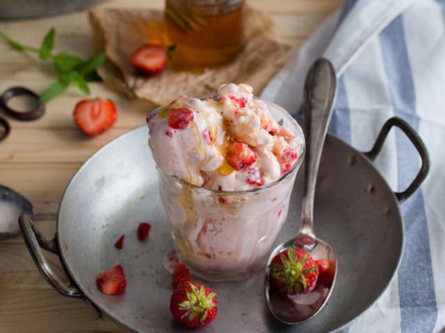 recettes de glace au yaourt et fraises