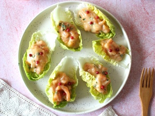 Barquettes de tartare de saumon fumé à la mayonnaise pimentée