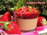 Verrine de truffon, gélifié de fruits rouges et carpaccio de fraises à la rose