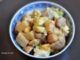 Salade de pommes de terre, avocat, poulet au sésame et wasabi
