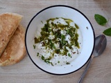 Labné à la feta et à l’huile de menthe : le mezze frais et stylé