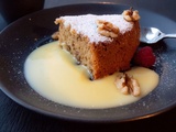 Gâteau aux noix et crème anglaise inratable : mon alliance réconfortante