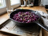 Salade de chou rouge marinée au citron vert et sa texture parfaite