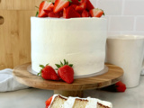 Gâteau d’anniversaire à la fraise & chantilly qui va faire fondre tout le monde