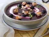 Soupe froide betteraves, mûres et lait de coco