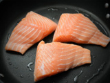 Comment poêler les pavés de saumon