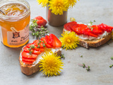 Bruschetta Chèvre, Fraise & Confit de Pissenlit