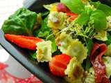 Salade printanière aux Ravioles à poêler Basilic, Pousses d’épinards et Fraises