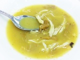 Consommé de volaille aux chanterelles