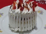 Gâteau ou layer cake aux fraises- coulis de fraises et creme chantilly- fête de meres